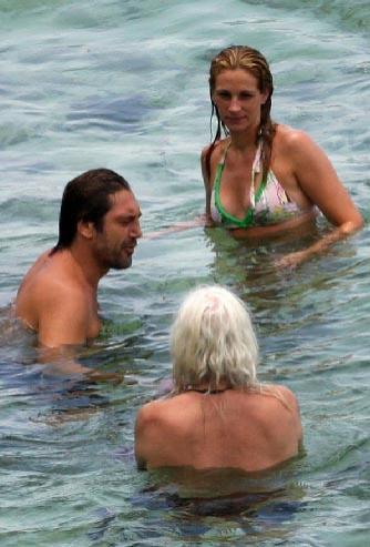 Джулия Робертс искупалась с женихом Пенелопы Круз