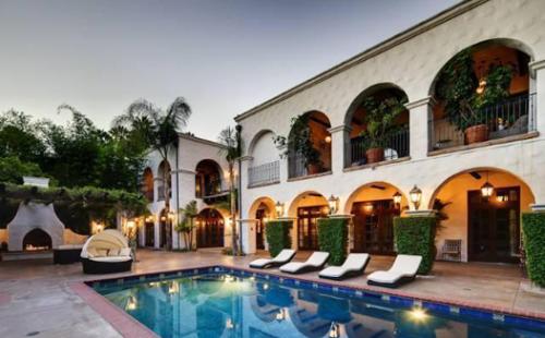 Хилари Дафф  продаёт дом