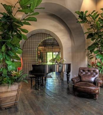 Хилари Дафф  продаёт дом