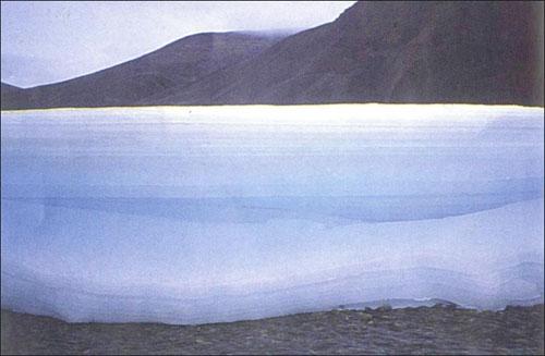 Озеро «нетающего льда» поведает о будущем планеты