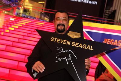 В честь Стивена Сигала открыли новую звезду.