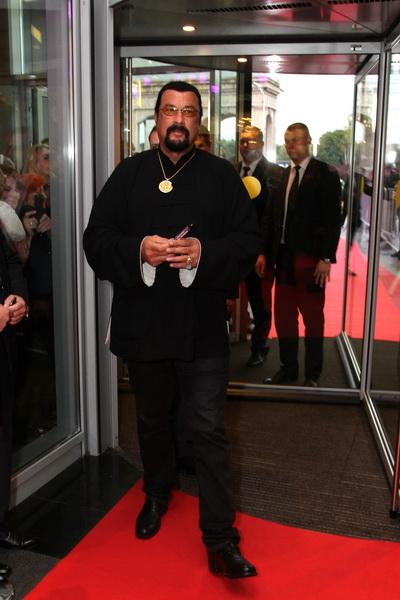 В честь Стивена Сигала открыли новую звезду.