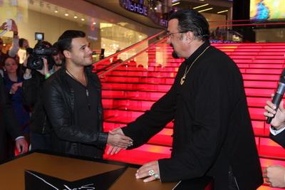 В честь Стивена Сигала открыли новую звезду.