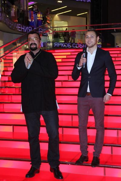 В честь Стивена Сигала открыли новую звезду.