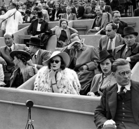 Редкие снимки знаменитостей прошлого и настоящего. Часть 18