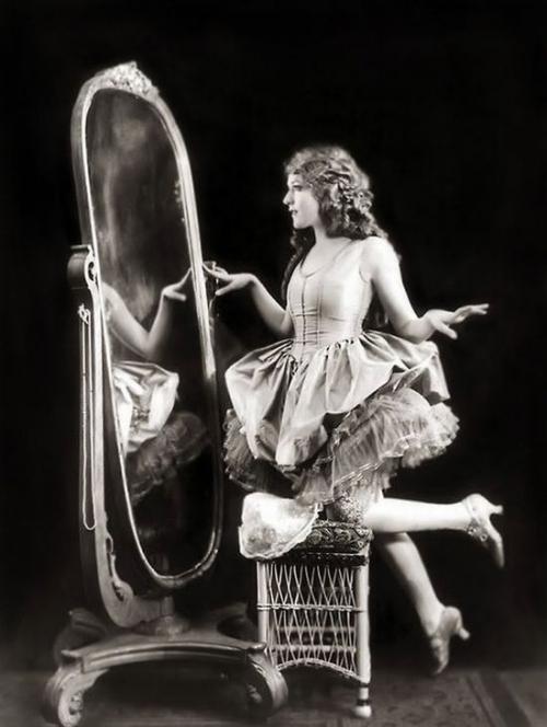 Редкие снимки знаменитостей прошлого и настоящего. Часть 18