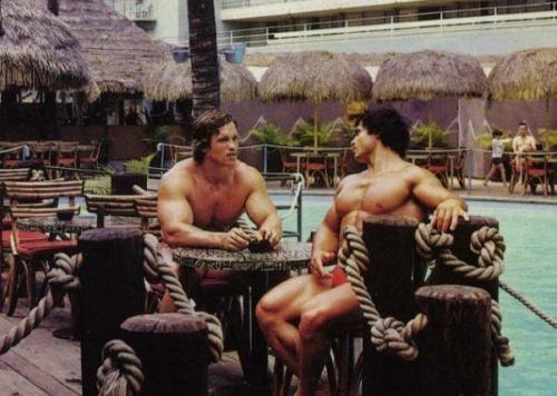 Редкие снимки знаменитостей прошлого и настоящего. Часть 18