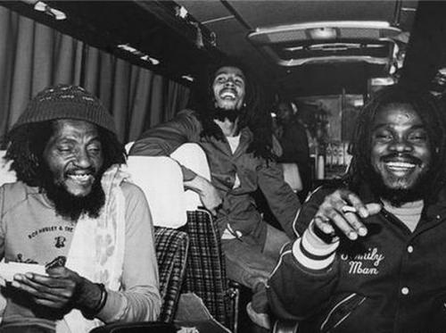 Редкие снимки знаменитостей прошлого и настоящего. Часть 5