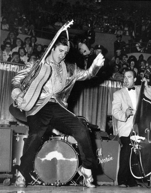 Редкие снимки знаменитостей прошлого и настоящего. Часть 5