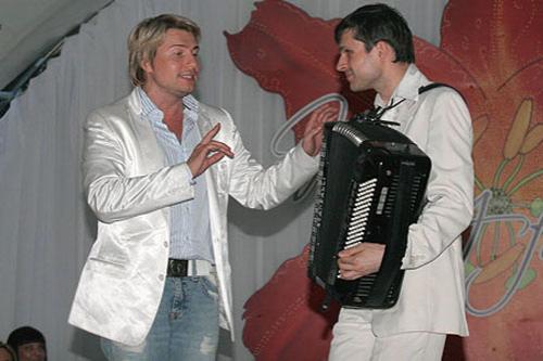 Киркоров и Басков попрошайничали в центре Москвы