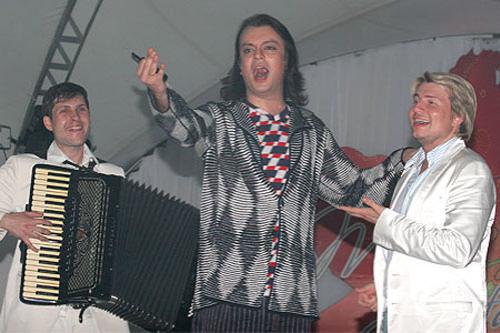 Киркоров и Басков попрошайничали в центре Москвы