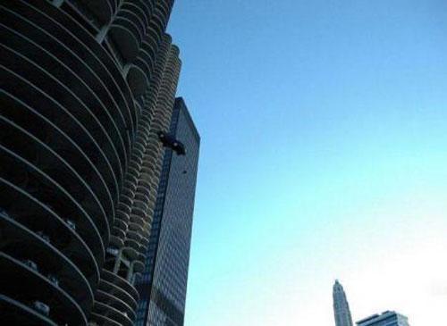 Автомобиль покончил жизнь самоубийством