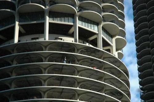 Автомобиль покончил жизнь самоубийством