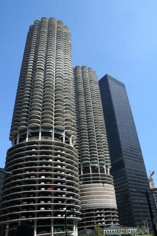 Автомобиль покончил жизнь самоубийством