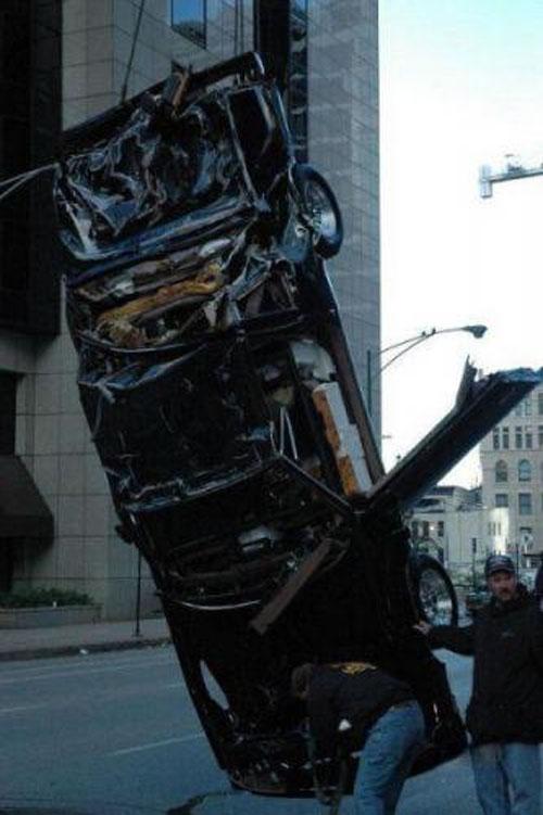 Автомобиль покончил жизнь самоубийством