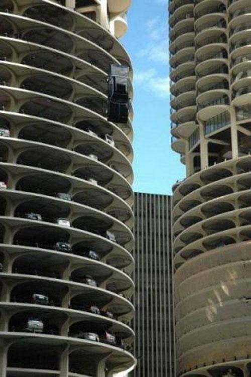 Автомобиль покончил жизнь самоубийством