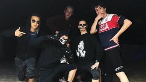 Рваные носки, поклоны знаменосцу и другие конфузы Петра Порошенко