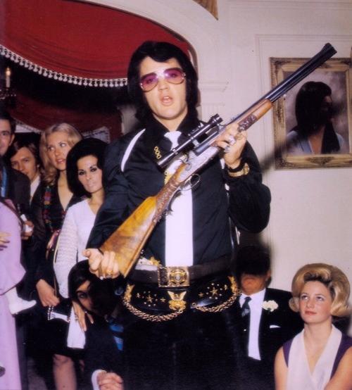 Редкие снимки знаменитостей прошлого и настоящего. Часть 3