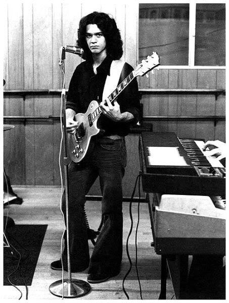 Редкие снимки знаменитостей прошлого и настоящего. Часть 3