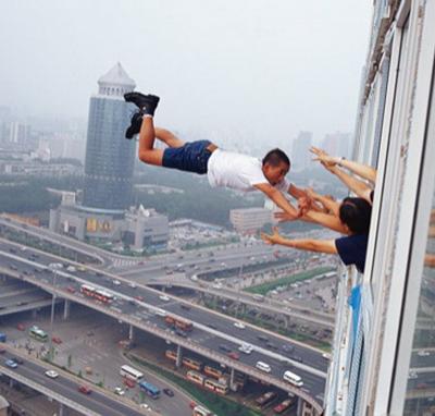 Левитация без фотомонтажа: и невозможное возможно