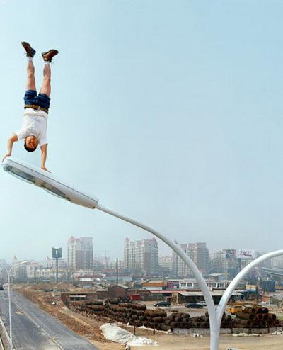 Левитация без фотомонтажа: и невозможное возможно