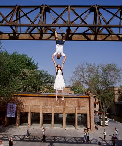 Левитация без фотомонтажа: и невозможное возможно
