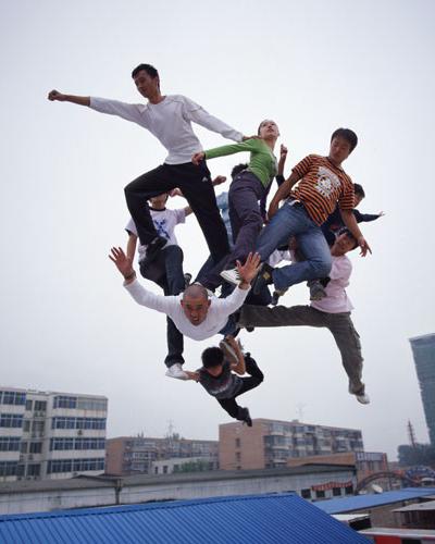 Левитация без фотомонтажа: и невозможное возможно