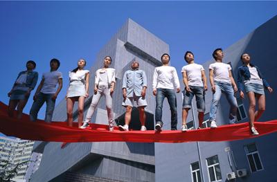 Левитация без фотомонтажа: и невозможное возможно