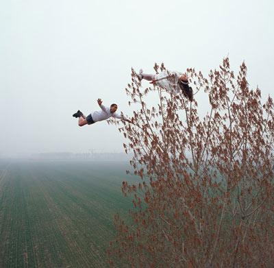 Левитация без фотомонтажа: и невозможное возможно
