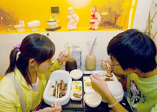 В Китае открылся современный туалет-ресторан