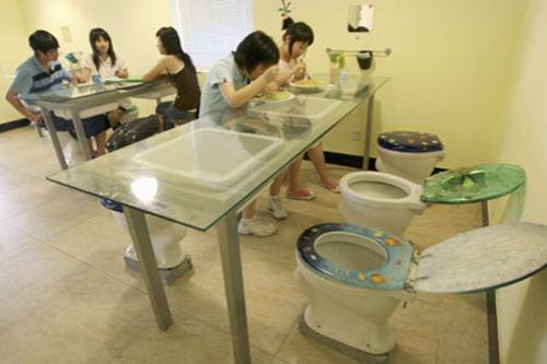 В Китае открылся современный туалет-ресторан