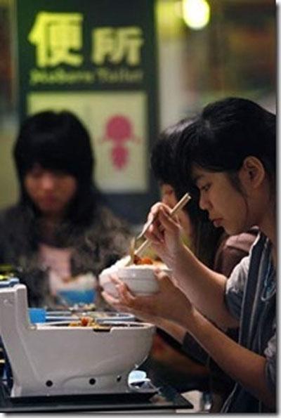 В Китае открылся современный туалет-ресторан