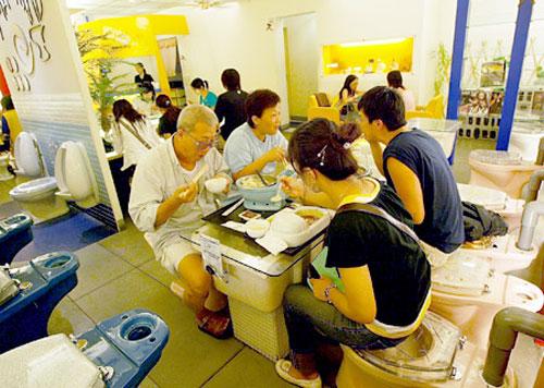 В Китае открылся современный туалет-ресторан