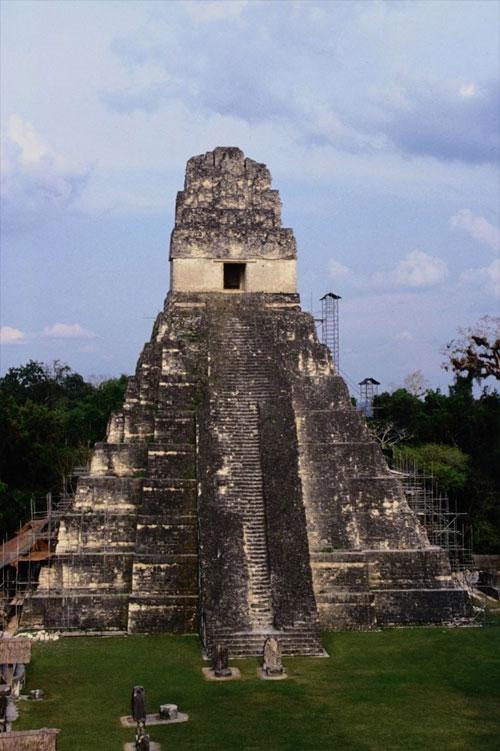 Взлетная полоса начинается у пирамид