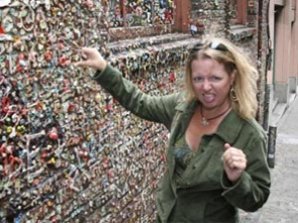 Самая липкая достопримечательность в мире