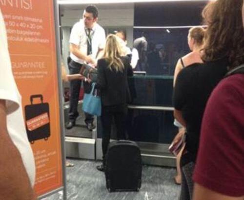 Звезды, которые любят поскандалить в самолетах