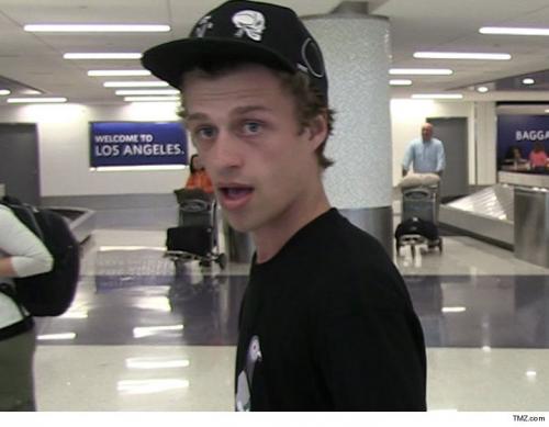 Звезды, которые любят поскандалить в самолетах