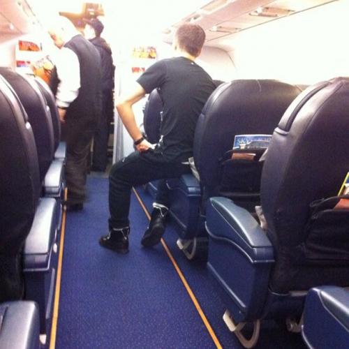 Звезды, которые любят поскандалить в самолетах