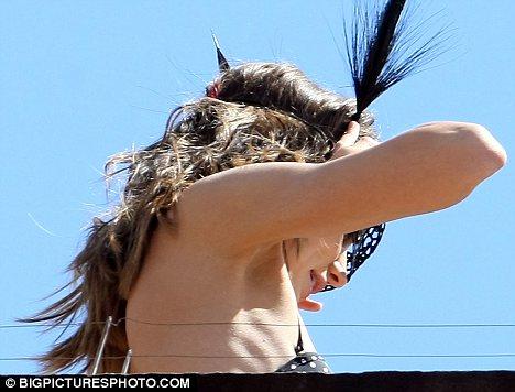 У Миранды Керр выступили кости