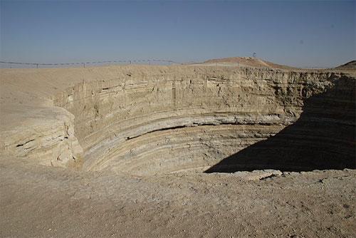 "Дверь в преисподнюю" открывается ночью