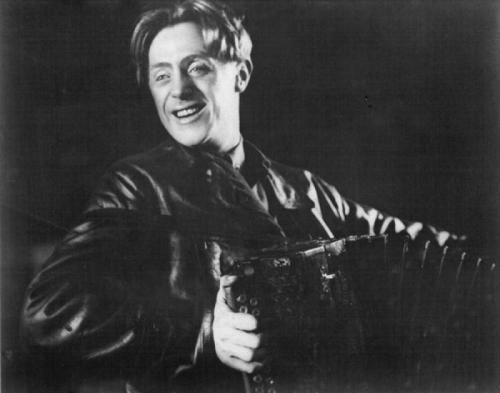 Как выглядели "бабушки" и "дедушки" из советских фильмов в молодости