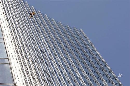 Человек-паук «взял» свой очередной небоскрёб