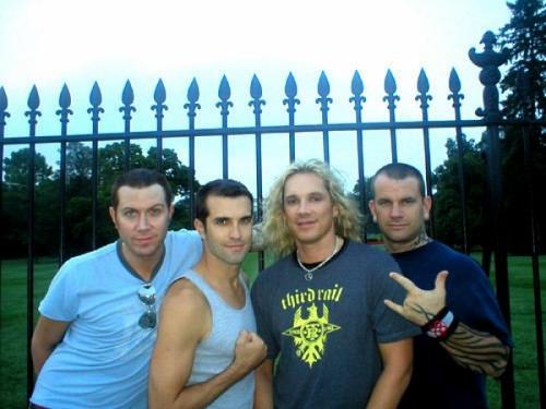 Знаменитости, которых очень сложно узнать без грима