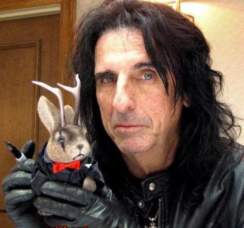 Знаменитости, которых очень сложно узнать без грима