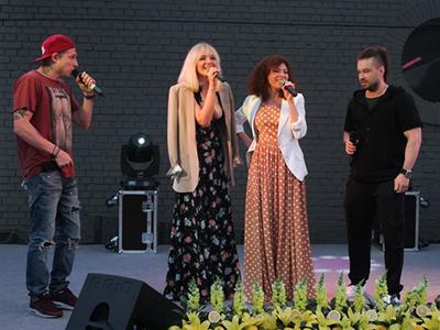 Звезд вознесли на «Золотой Олимп»