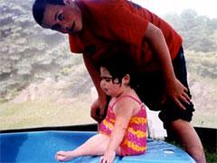 Девочка-русалка осталась с "хвостом"