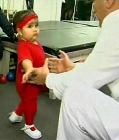 Девочка-русалка осталась с "хвостом"