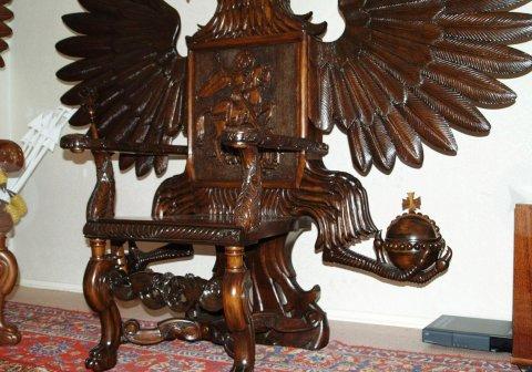 Украинский мастер сделал царский трон для Путина