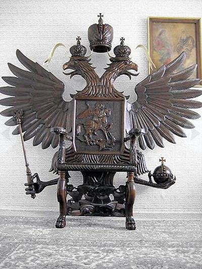 Украинский мастер сделал царский трон для Путина