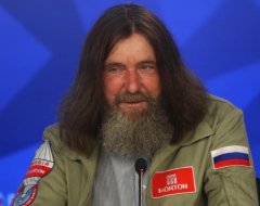 Федор Конюхов облачится в костюм космонавта и облетит Землю